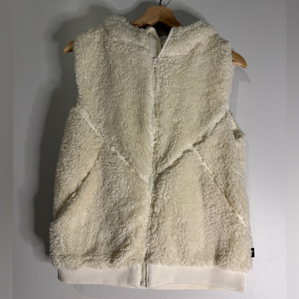 zyia hooded fuzzy vest size small